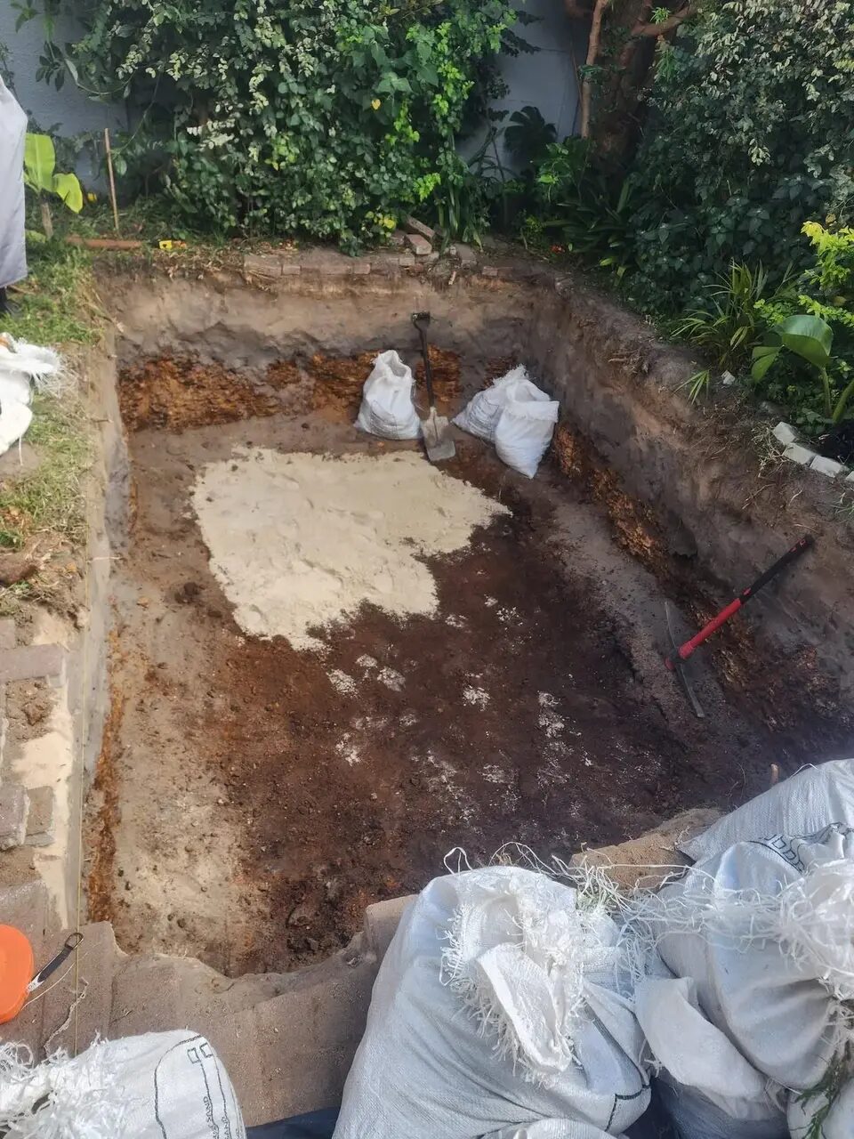 New fibreglass pool build, Helderberg before